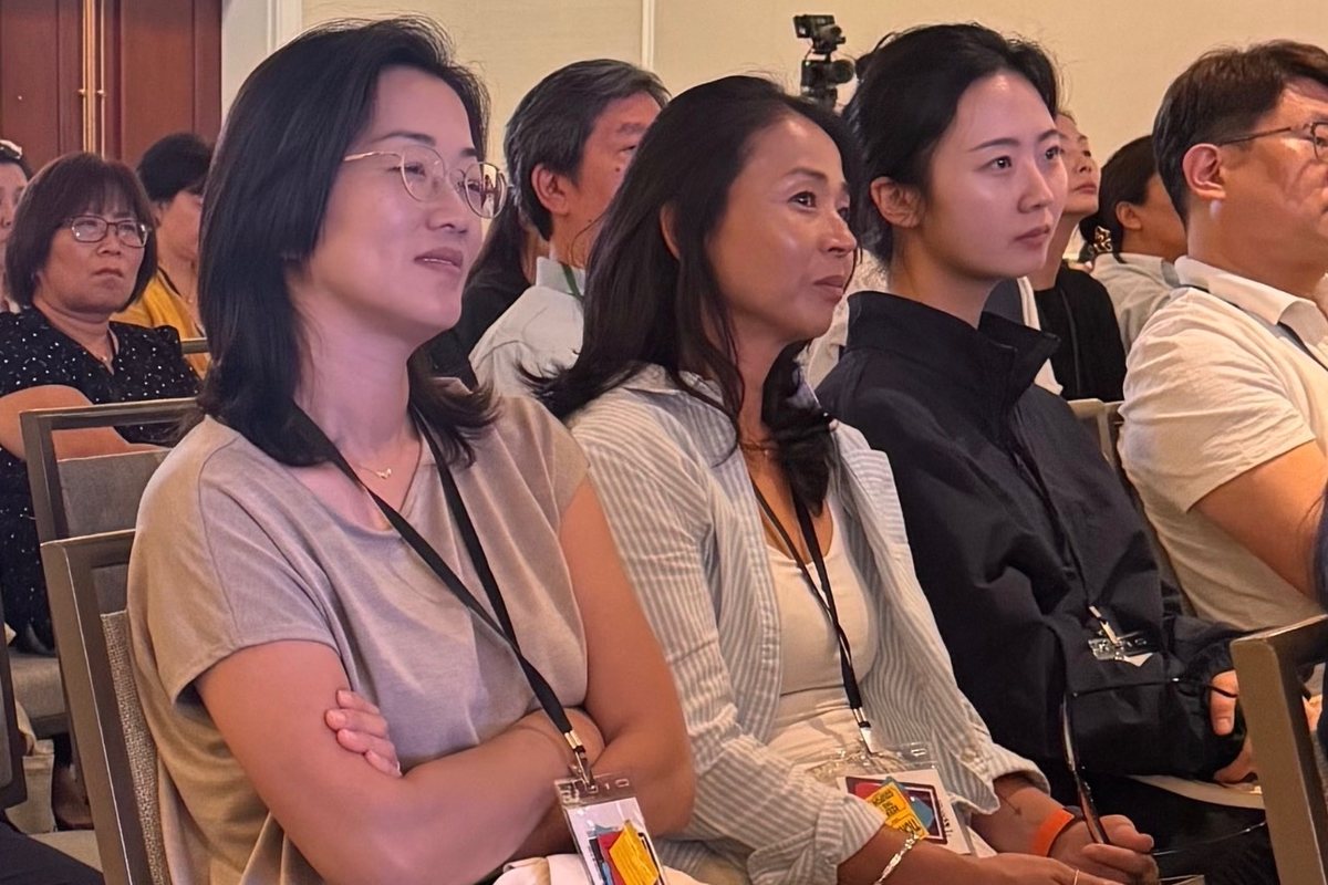 Teachers from the North Alabama Korean School listening to a session at the 44th National Association for Korean Schools conference.